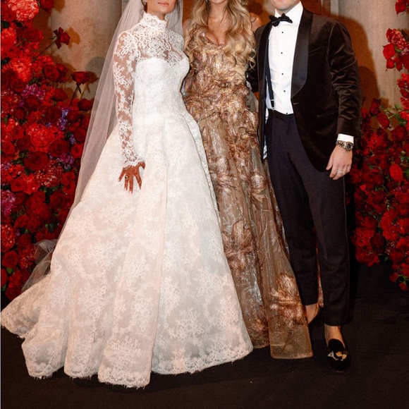 Monique Lhuillier Vittoria Gown - Picture 14 of 14